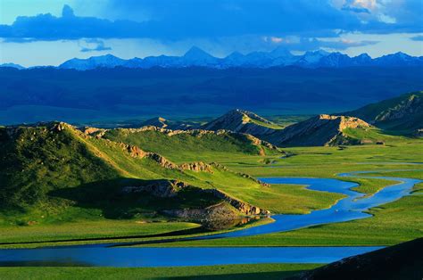 The unspoilt mountain landscapes of Xinjiang Tianshanvon Fotopedia ...