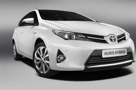 Toyota Auris Hybrid Photos and Specs. Photo: Toyota Auris Hybrid price ...