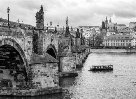 Charles bridge in Prague | Copyright-free photo (by M. Vorel) | LibreShot