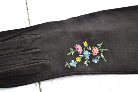 2x Vintage Embroidered Brown Suede Gloves – Classics.Life