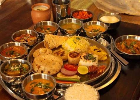 9 Popular Street Foods in Bikaner And Their Famous Eateries - Travel ...