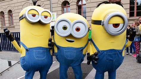 How to make a Despicable Me minion costume that’ll win Halloween – SheKnows