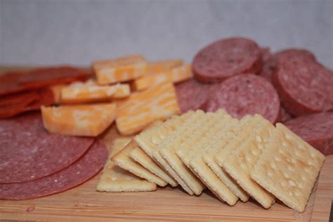 Meat & Cheese Crackers - Bachelor Cooking