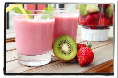 Strawberry Kiwi Fruit Smoothie | Vegan Nook