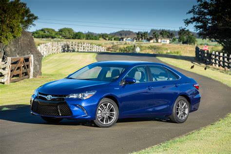 2015 Toyota Camry Hybrid SE Review