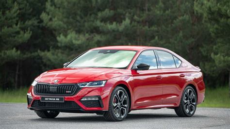 2021 Skoda Octavia RS Debuts With TSI And TDI Engines, Optional AWD