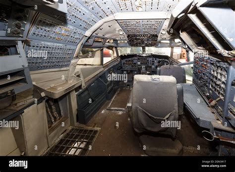 Hamburg, Germany. 22nd Sep, 2021. The cockpit of a Boeing 707 stands in ...