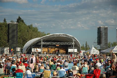 File:Winnipeg Folk Festival 2006 (0092).jpg - Wikimedia Commons