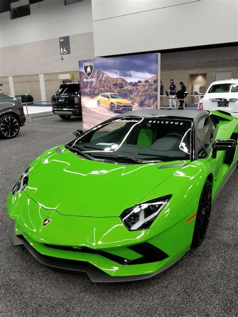 Lime-Green Lamborghini Aventador at the 2019 Portland Autoshow [OC] : r ...