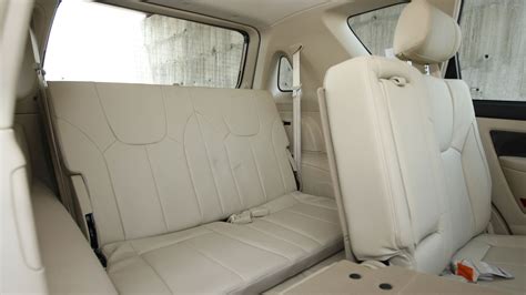 Mahindra-Ssangyong-Rexton-2013-RX7-Interior Car Photos - Overdrive