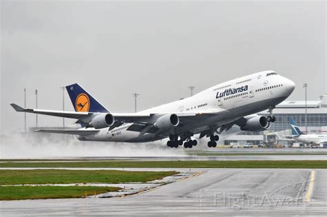 Photo of Lufthansa B744 (D-ABVZ) FlightAware | Helicopter cockpit ...