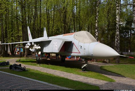 Yakovlev Yak-141 (Yak-41) - Russia - Navy | Aviation Photo #4092133 ...