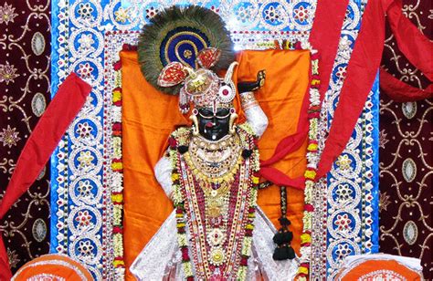 Shrinathji Temple - Nathdwara - Rajasthan - PuneToPune | Pichwai ...