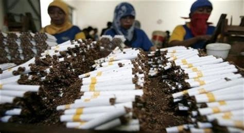 Sejarah Kretek di Indonesia yang Sempat Disebut 'Rokok Obat' : Okezone ...