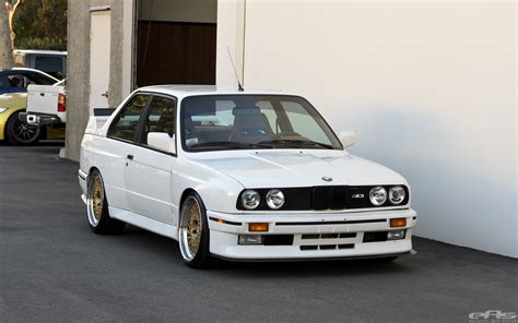 Jaw-Dropping E30 M3 Will Turn You into an Old-School BMW Fan ...