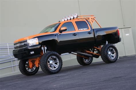 2007 Crew Cab Chevy 4X4: Going Big | MyRideisMe.com