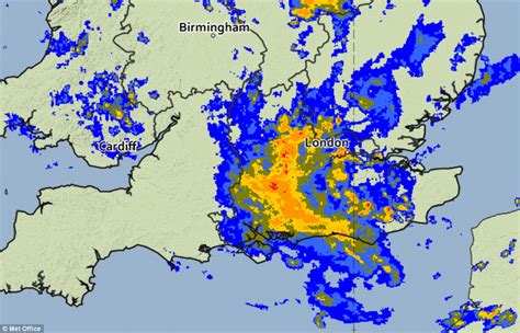 UK weather sees London and south east hit by FLOODS | Daily Mail Online