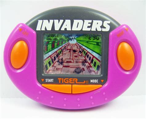 Tiger Electronics - Handheld Game - Invaders