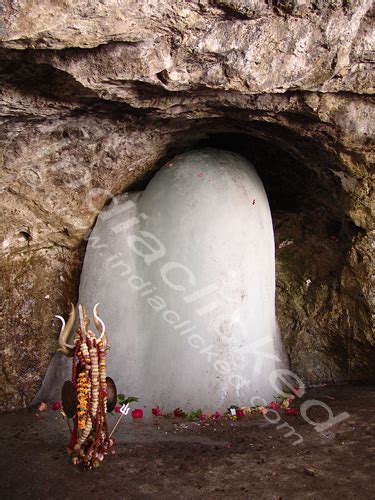 Scene India: Ice Lingam inside the Holy Amarnath Cave