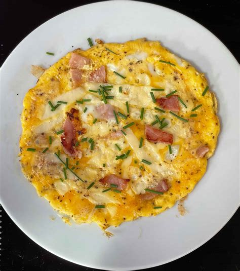 Easy Bacon and Cheese Omelette - Foodie Toolbox