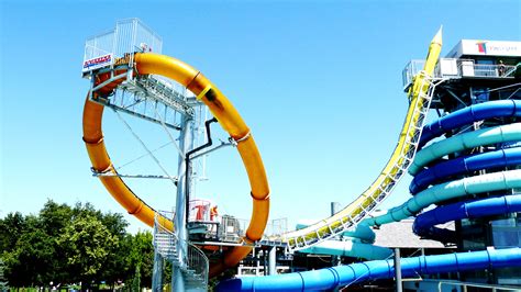 Aqualoop de Terme 3000 : un toboggan avec looping qui va vous faire ...