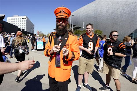 PHOTOS: Bengals fans don their stripes in L.A.