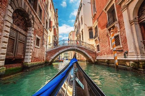 Gondola in Venice | TheList.Travel