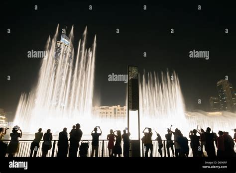 View at night of Dubai Fountain at the Dubai Mall in Downtown Dubai ...