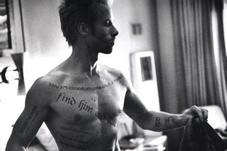 Marked Men: The 10 Coolest Tattoos on Film | Guy pearce, Memento movie ...