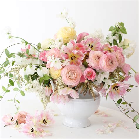 Dozens of Gorgeous Pink Flower Arrangements - Flower Magazine