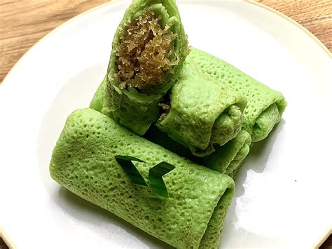 FOOD BY NAMIRA: KUE DADAR GULUNG RECIPE ( PANDAN CREPE WITH COCONUT ...