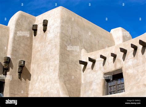 Pueblo revival architecture hi-res stock photography and images - Alamy