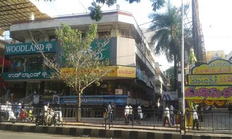 Majestic Shopping Complex - Heart of Bangalore City ~ TOURIST PLACES ...