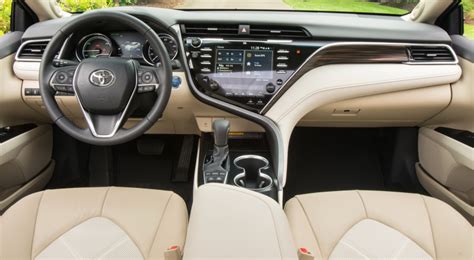 2022 Toyota Camry Hybrid Se Interior