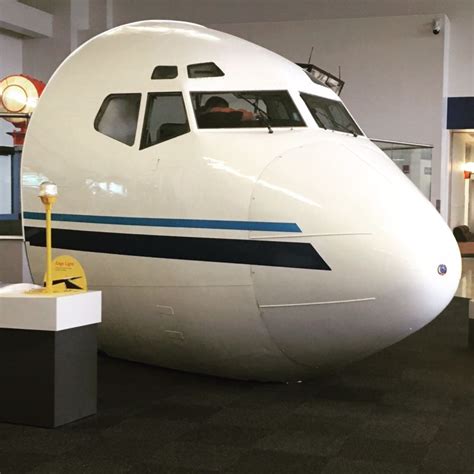 Boeing 727 Cockpit Displayed in Syracuse Airport Terminal - Urban ...