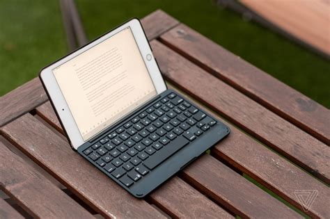 This iPad mini keyboard makes for a surprisingly great tiny laptop ...