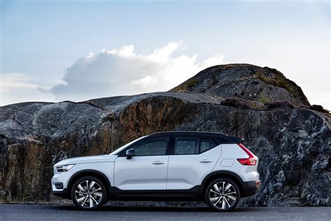 Volvo XC40 Recharge Electric SUV Review: Fast but With Troubling Tech ...