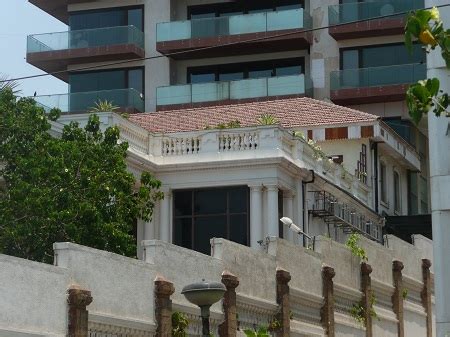 Closer look from outside of SRK’s Bungalow, “Mannat”. | Wonderful Mumbai