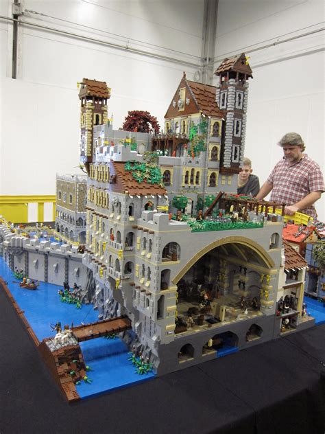 Another huge castle from LEGO World Copenhagen. (re-post) : lego