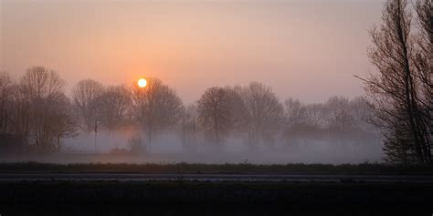 A foggy sunrise - Play Raw - discuss.pixls.us