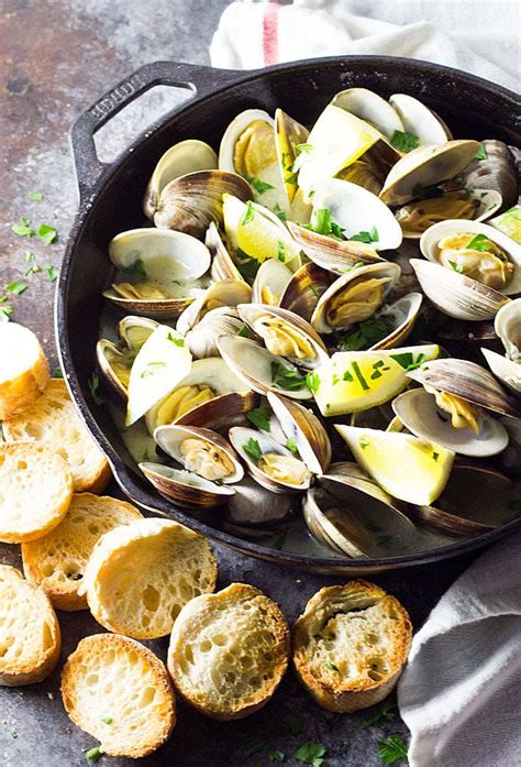 30-Minute Seafood Dinner Ideas You Should Bookmark ASAP | Steamed clams ...