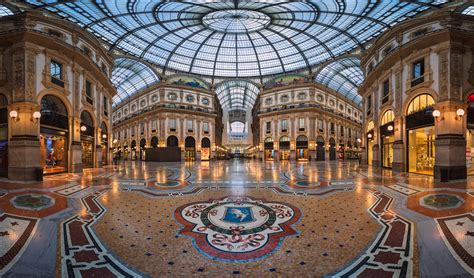 Famous Bull Mosaic, Galleria Vittorio Emanuele II, Milan, Italy ...