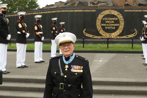 Iwo Jima Medal of Honor Recipient Recounts Battle Experiences > U.S ...