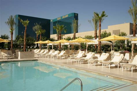 The Signature at MGM Grand - Hotel Rooms & Suites, Pool, Las Vegas