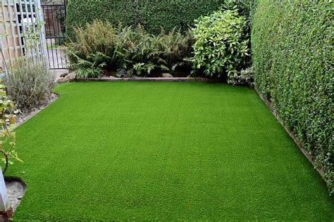 How to Cut Artificial Grass in 5 Easy Steps | Checkatrade