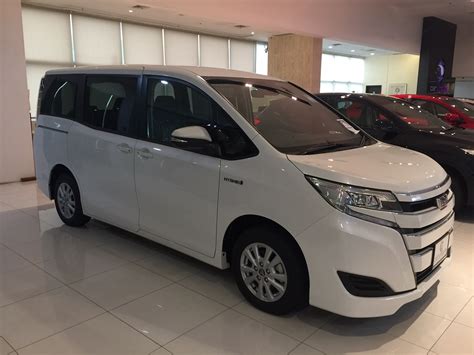 Toyota Cars Blog Reviews: Toyota 7 Seater Hybrid