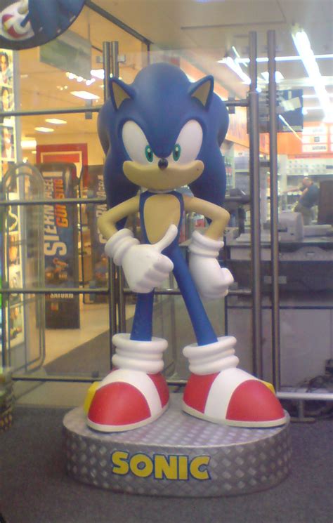 Giant Sonic Statue by Lunatic-Nemesis on DeviantArt