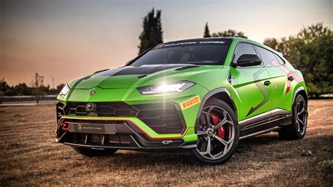 The Lamborghini Urus ST-X is an SUV Built for the Racetrack - MotorTrend