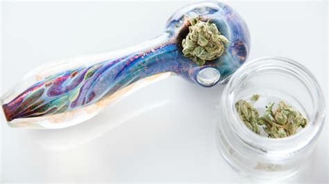 what to look for when buying a cannabis pipe • Mary Mart