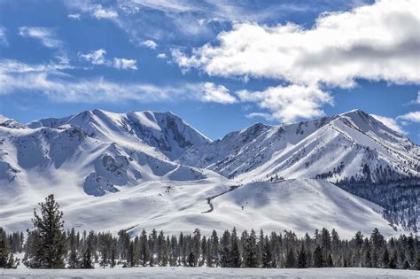 The 5 Best Ski Resorts Southern California, 2023/24